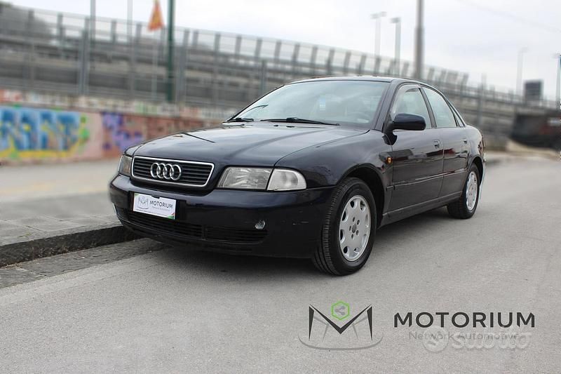Usata Audi A4 125 CV (91 kW) 1998 Blu Berlina