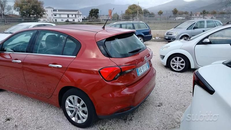 Usata Fiat Tipo 120 CV (88 kW) 2017 Rosso Berlina