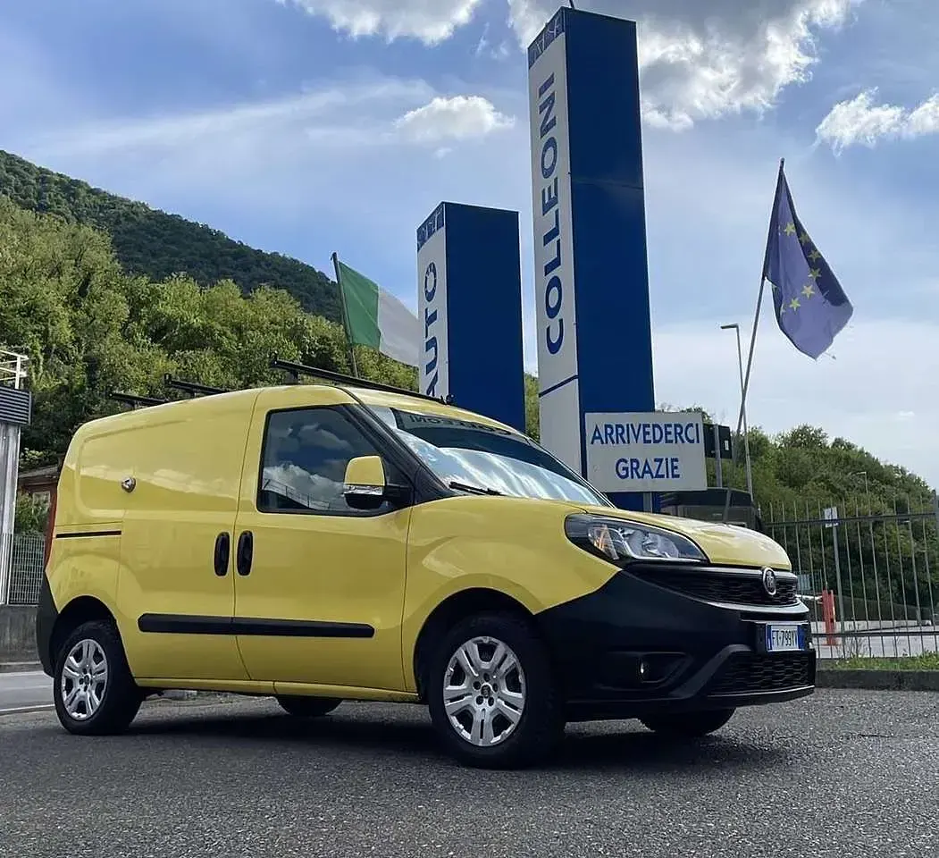 Usata Fiat Doblò 95 CV (69 kW) 2019 Giallo Monovolume