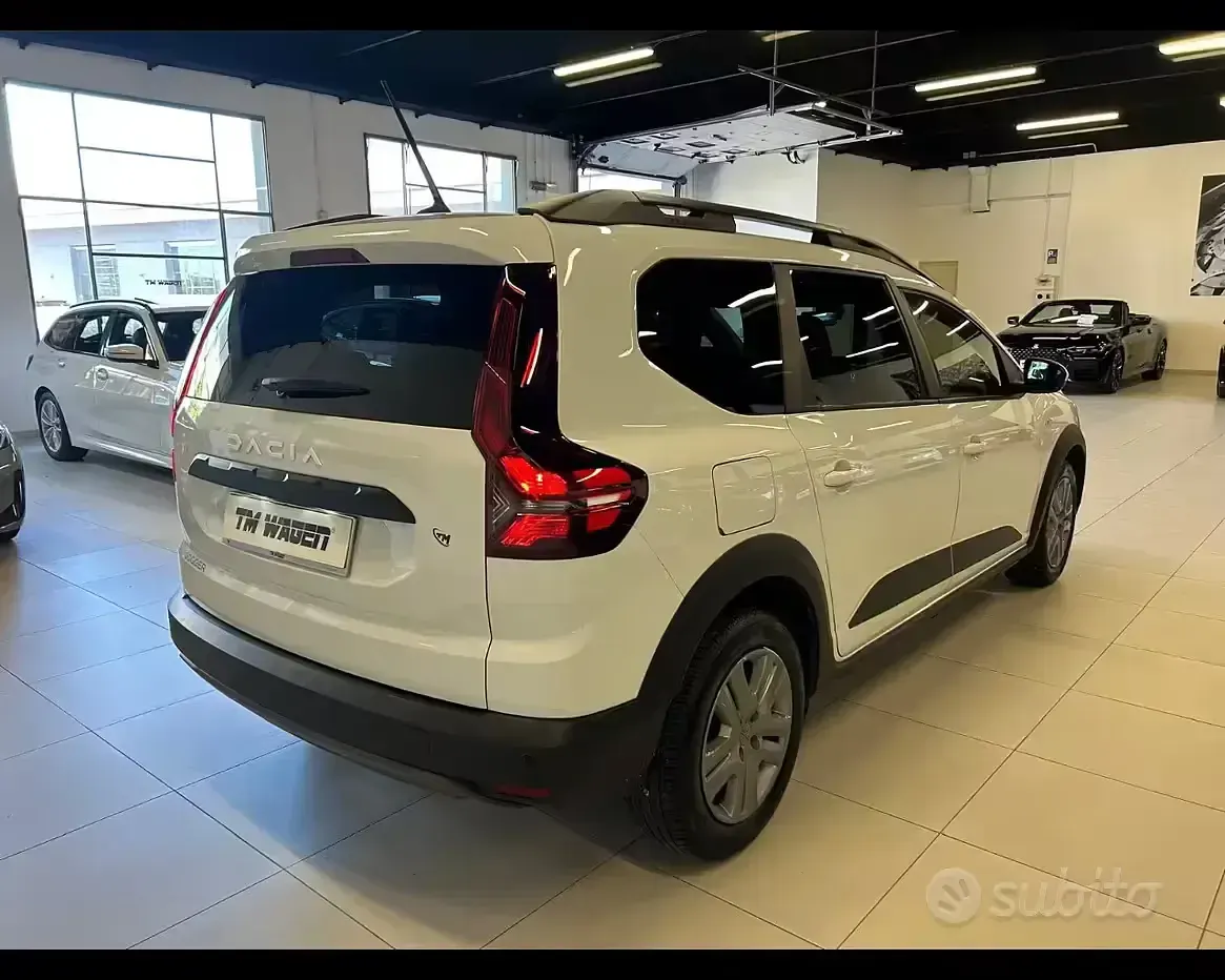 Käytetty Dacia Jogger Comfort 110 HP (80 kW) 2023 Valkoinen Tila-auto