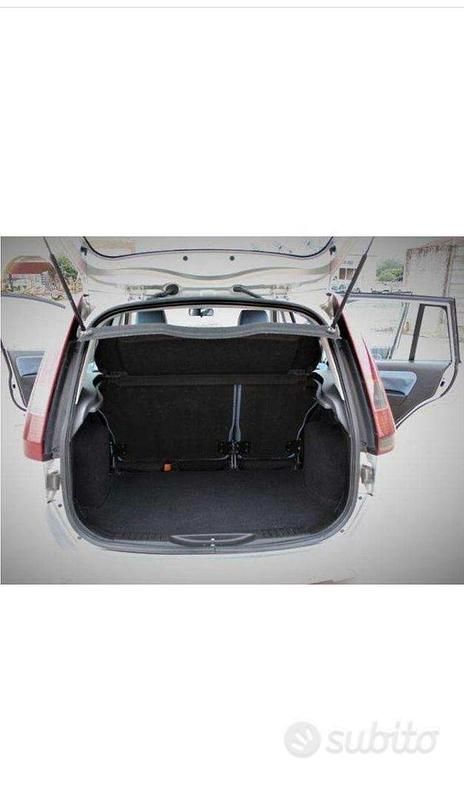 Usata Ford Fusion 68 CV (50 kW) 2005 Grigio Utilitaria
