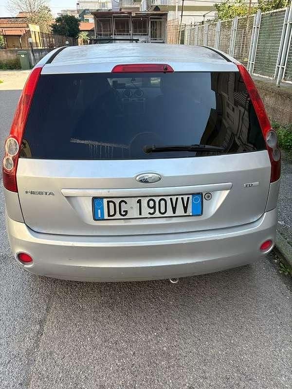 Usata Ford Fiesta Titanium 68 CV (50 kW) 2006 Grigio Utilitaria