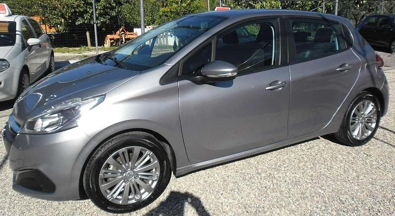 Usata Peugeot 208 Allure 83 CV (61 kW) 2019 Grigio Utilitaria