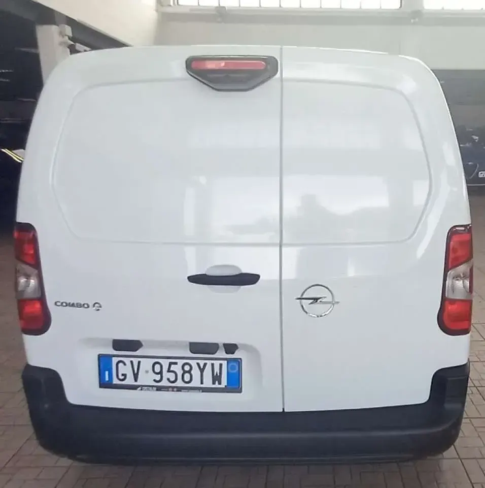 Usata Opel Combo-e Life 61 kW (84 CV) 2024 Bianco Monovolume
