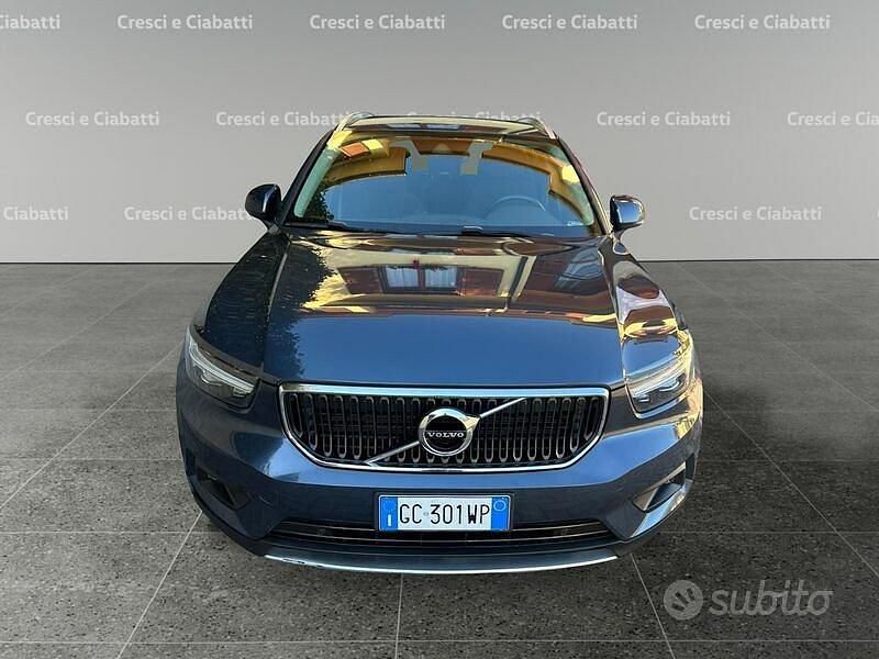 Usata Volvo XC40 Momentum 150 CV (110 kW) 2020 Blu/azzurro SUV