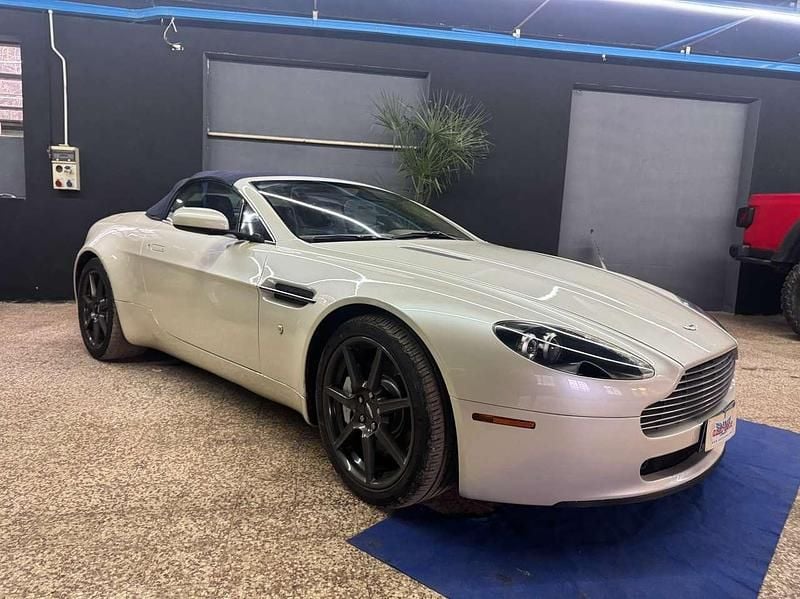Usata Aston Martin V8 Vantage 385 CV (283 kW) 2008 Champagne metallik Cabrio