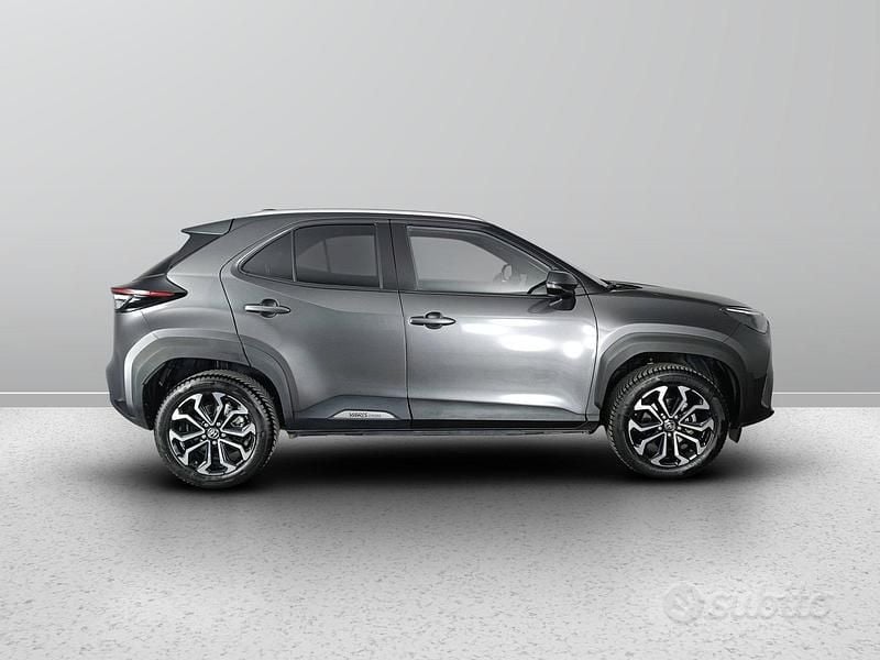 Usata Toyota Yaris Cross Trend 116 CV (85 kW) 2022 Dark grey SUV