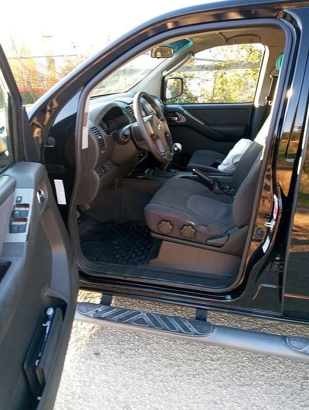 Nero Usata 2009 Nissan Navara XE Pick-up | 13.000 € (Ottimo prezzo) - Immagine 1/4
