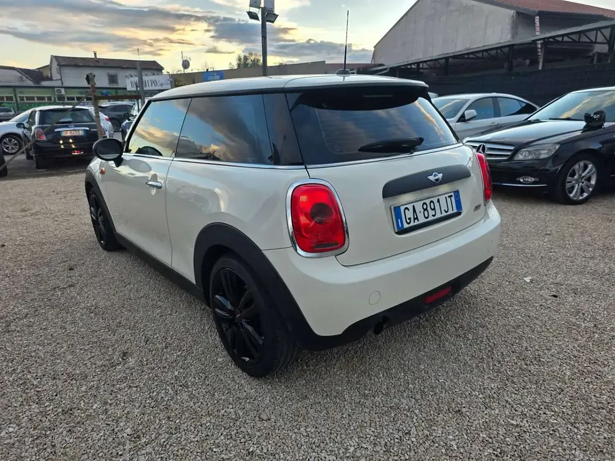 Begagnad Mini ONE 75 HK (55 kW) 2016 Beige Halvkombi