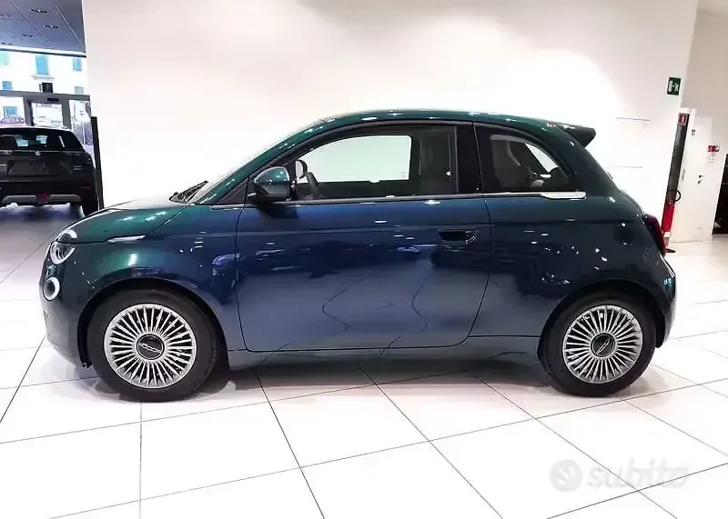 Uusi Fiat 500 Pop 65 HP (47 kW) 2026 Sininen Sedan