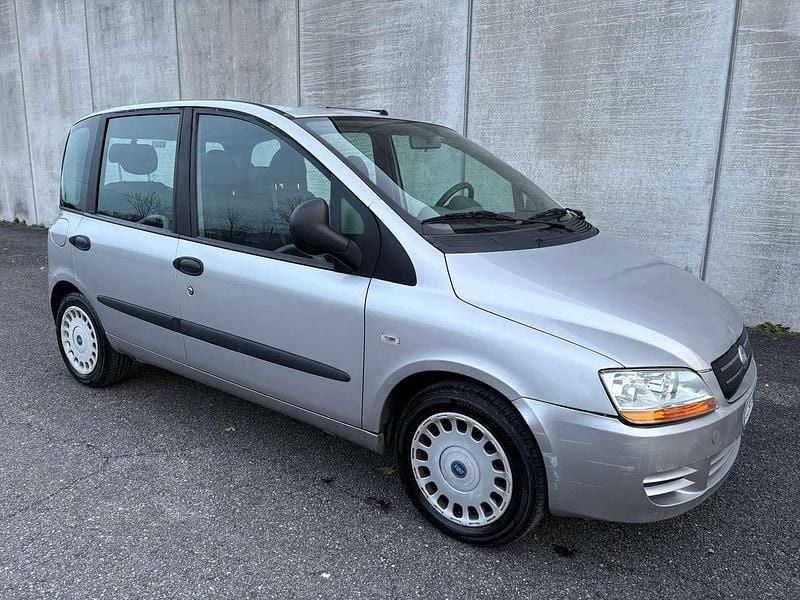 Usata Fiat Multipla 120 CV (88 kW) 2005 Argento Monovolume