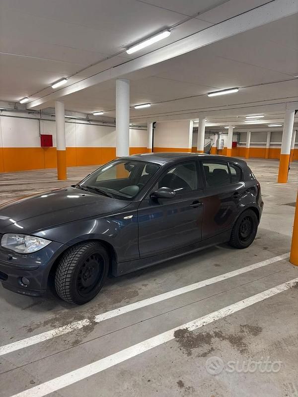 Usata BMW 120 163 CV (119 kW) 2005 Grigio Utilitaria