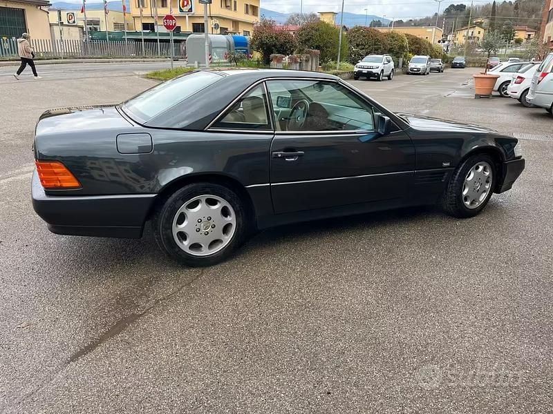 Usata Mercedes SL300 190 CV (139 kW) 1991 Nero Cabrio