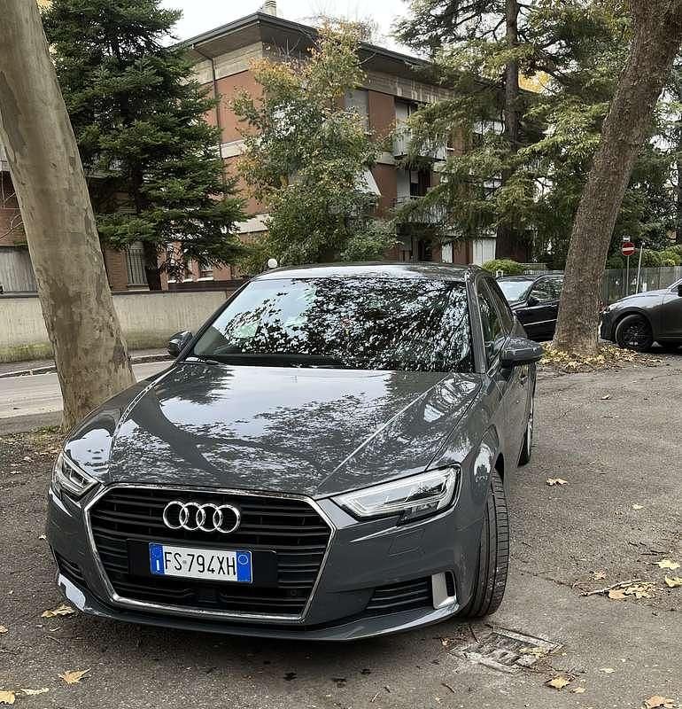 Grigio Usata 2018 Audi A3 Design Tre volumi | 16.900 € (Buon prezzo) - Immagine 1/4