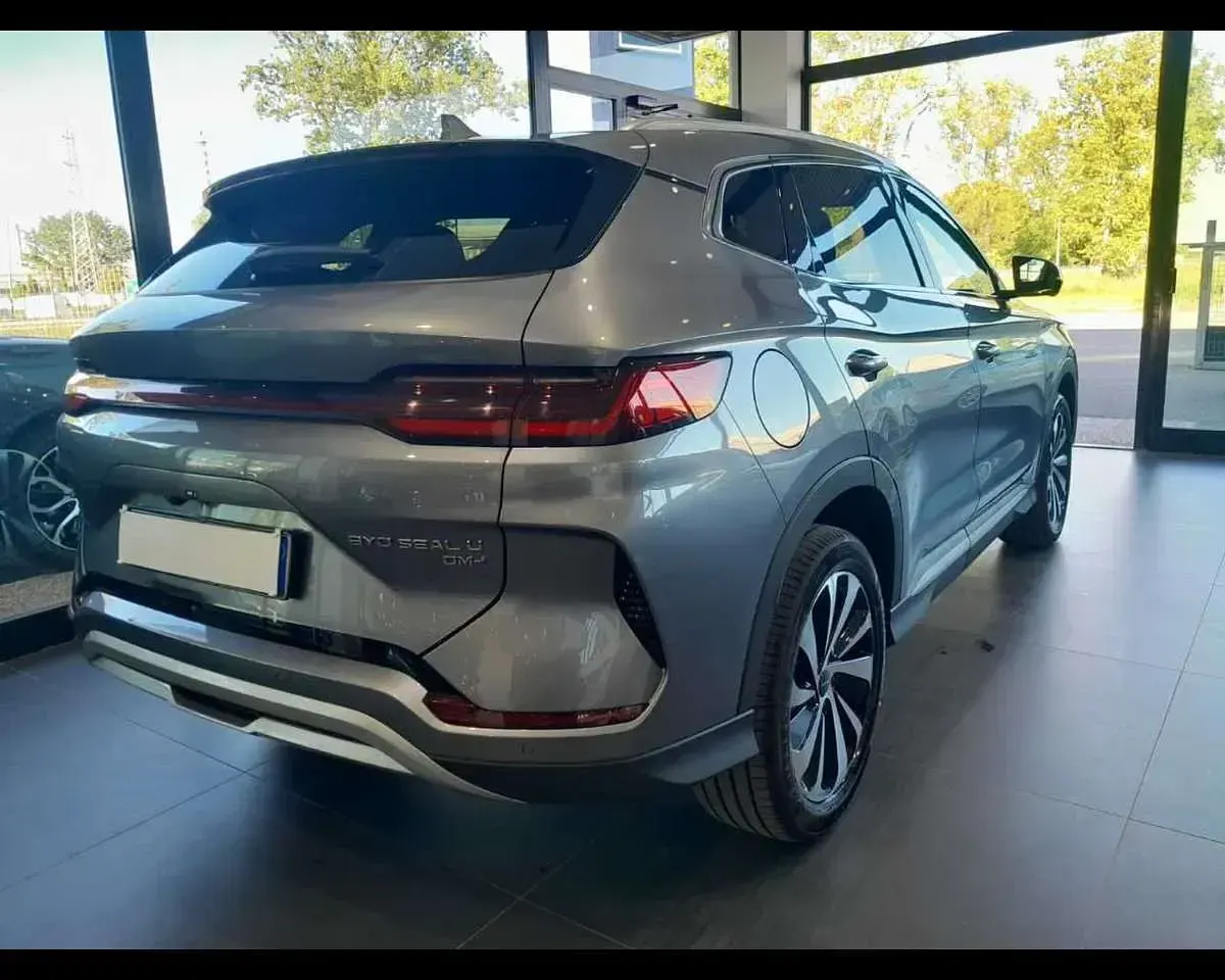Usata BYD Seal U Boost 218 CV (160 kW) 2025 Grigio SUV