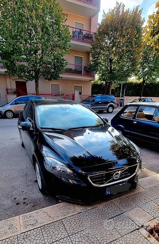 Usata Volvo V40 115 CV (84 kW) 2013 Nero Berlina