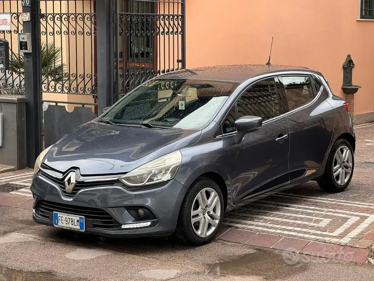 Usado Renault Clio IV Zen 75 CV (55 kW) 2016 Azul Utilitario