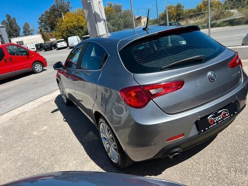 Usata Alfa Romeo Giulietta Super 121 CV (88 kW) 2016 Grigio Utilitaria