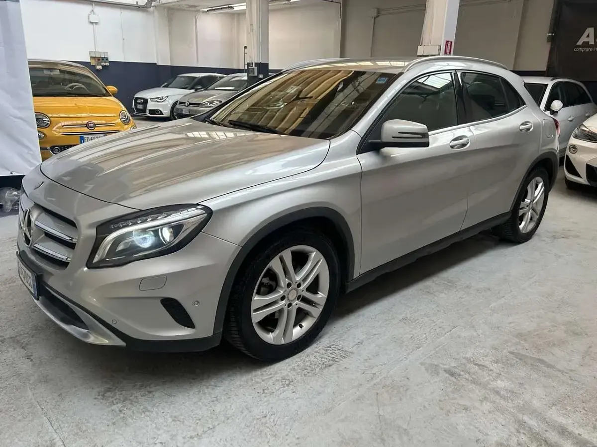 Usata Mercedes GLA200 136 CV (100 kW) 2017 Argento SUV