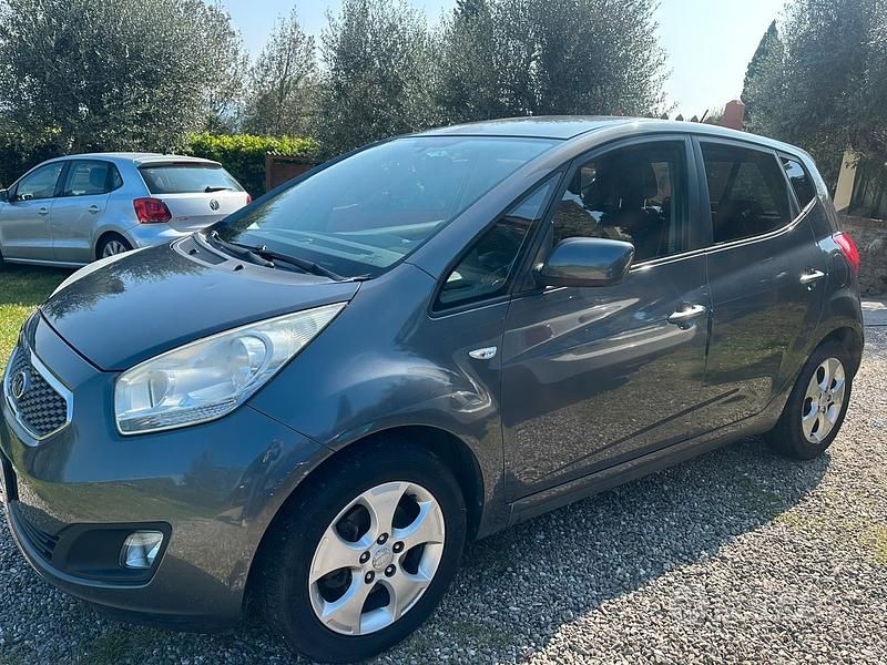 Usata Kia Venga 90 CV (66 kW) 2010 Grigio Utilitaria