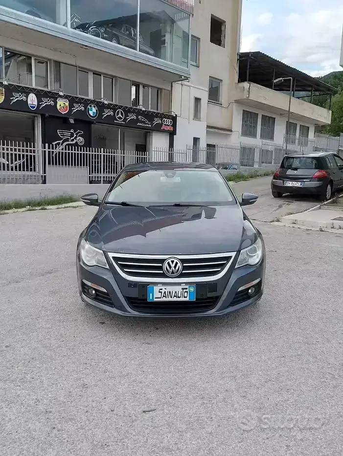 Usata VW Passat 140 CV (102 kW) 2011 Grigio Berlina