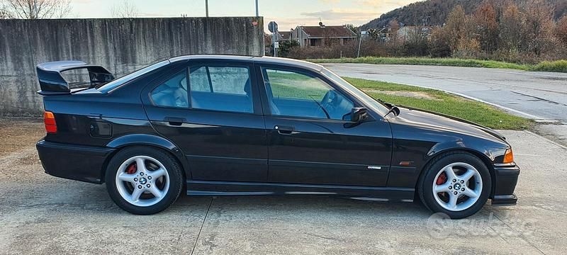 Usata BMW 318 Efficient Dynamics 140 CV (102 kW) 1994 Nero Berlina