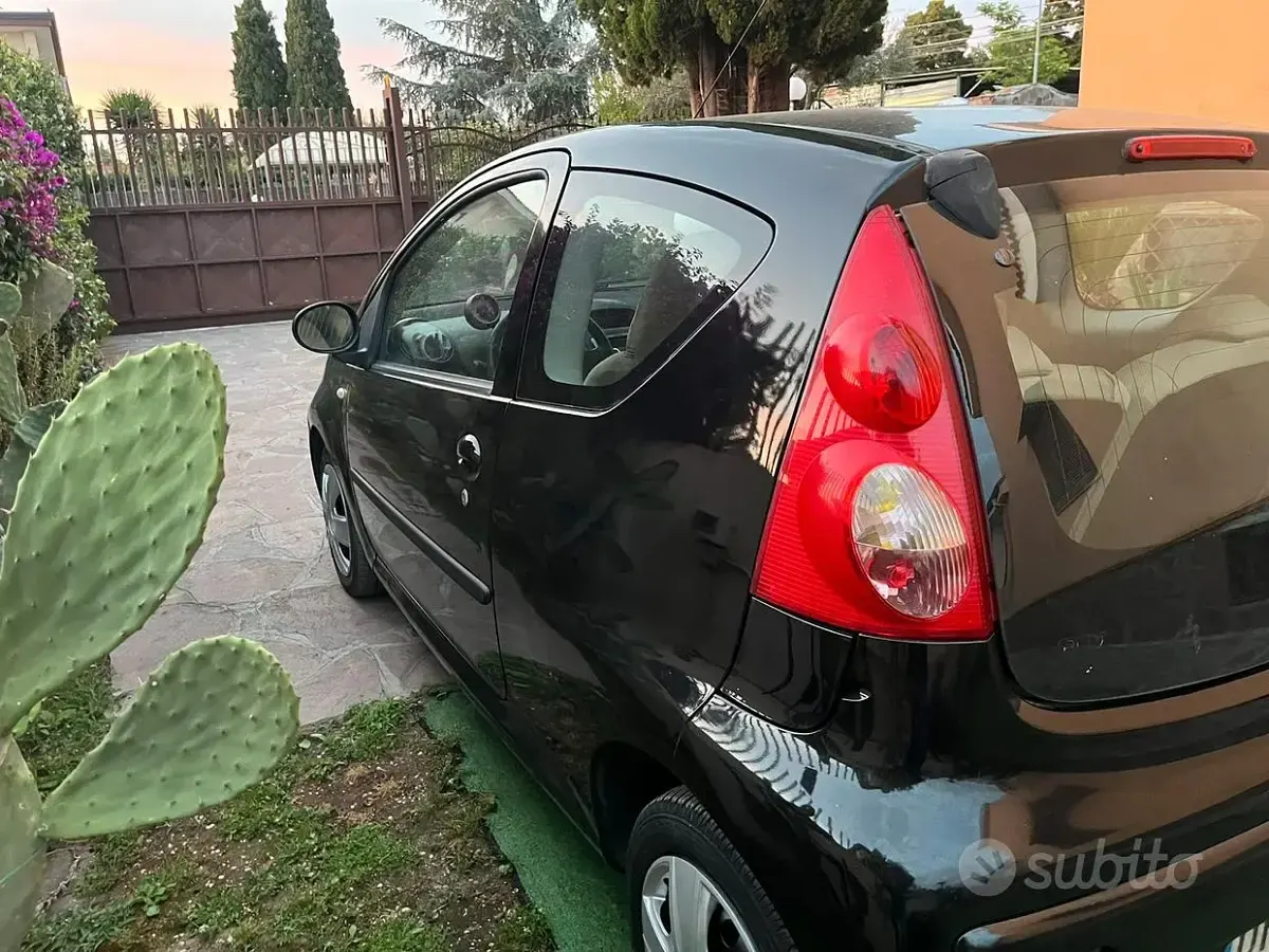 Usata Peugeot 107 68 CV (50 kW) 2007 Nero Utilitaria