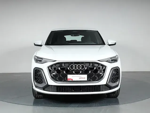 Nuova Audi Q5 Sportback S-Line 204 CV (150 kW) 2025 Bianco ghiaccio metallizzato SUV