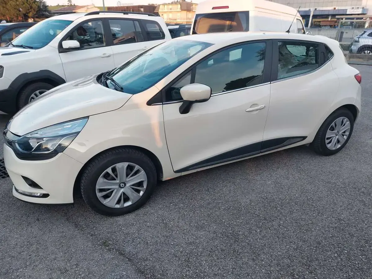 Usata Renault Clio IV 90 CV (66 kW) 2017 Avorio Berlina