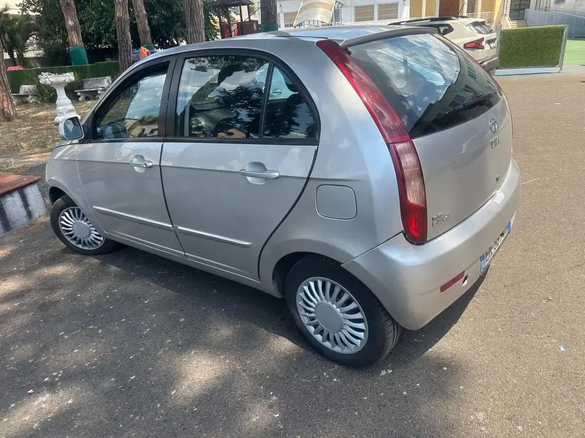 Usata Tata Indica 74 CV (54 kW) 2012 Grigio Berlina