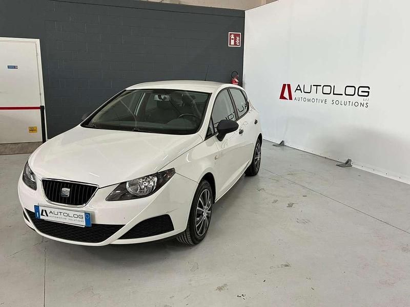 Bianco Usata 2011 Seat Ibiza SC Reference Due volumi | 5900 € (Buon prezzo) - Immagine 1/4