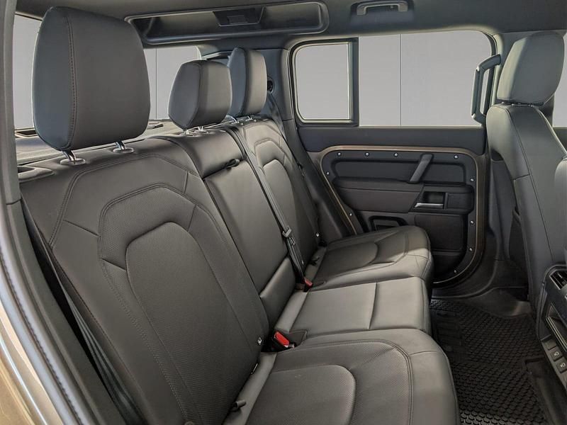 Usata Land Rover Defender SE Dynamic 200 CV (147 kW) 2024 Gondwana stone gloss SUV