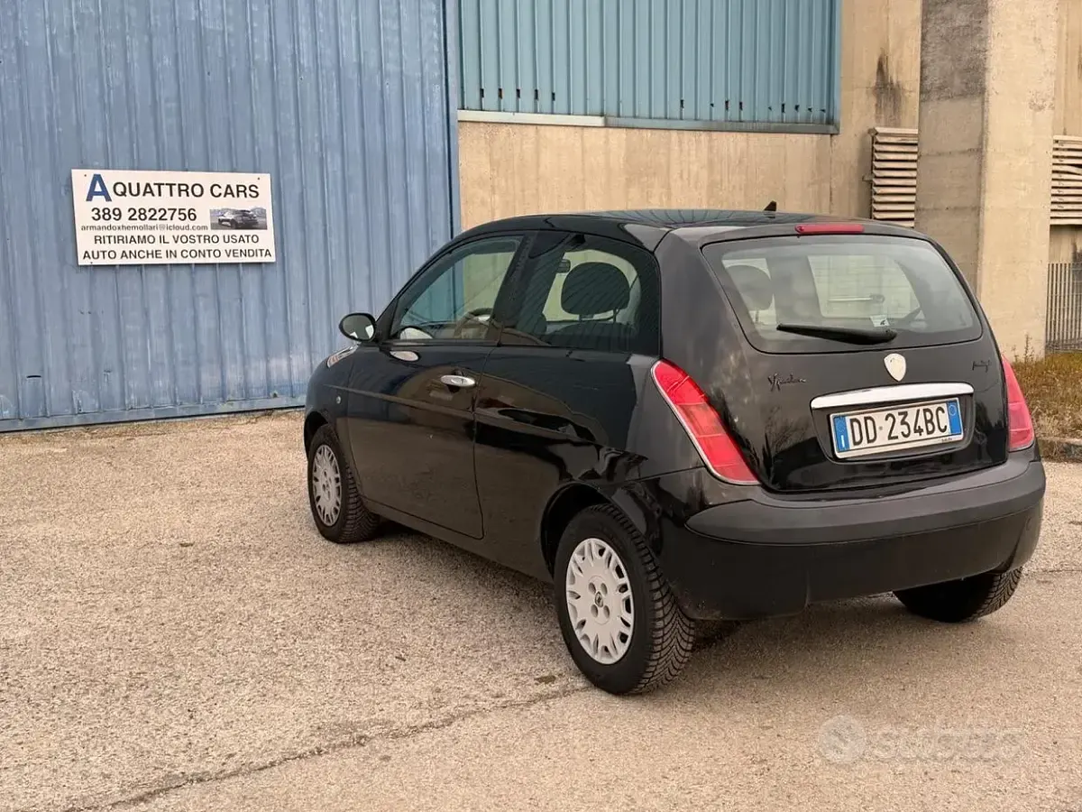 Usado Lancia Ypsilon 69 HP (50 kW) 2006 Preto Citadino