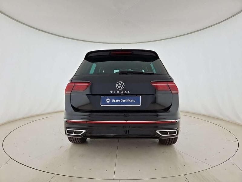 Usata VW Tiguan R-line 150 CV (110 kW) 2022 Deep black perlato SUV
