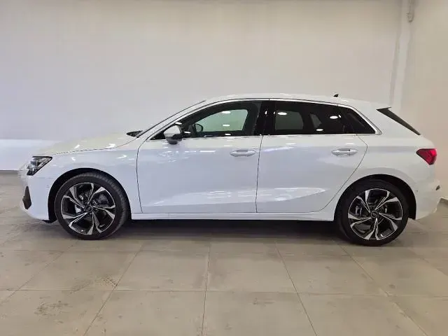 Uusi Audi A3 e-tron 150 HP (110 kW) 2025 Valkoinen Viistoperä