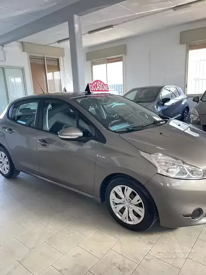 Usata Peugeot 208 Allure 68 CV (50 kW) 2012 Marrone Utilitaria