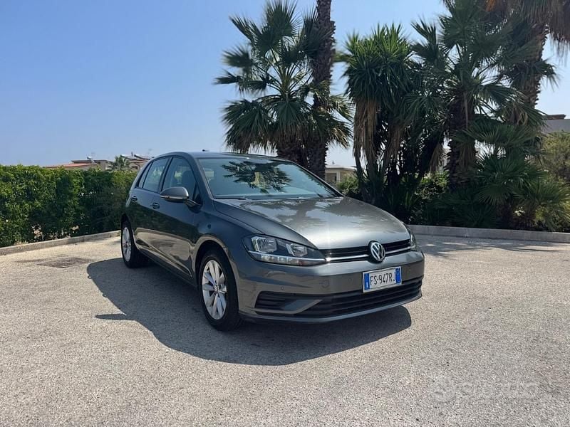 Usata VW Golf VII Trendline 110 CV (80 kW) 2018 Grigio Berlina