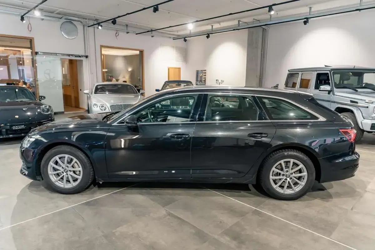Usata Audi A6 Business 245 CV (180 kW) 2019 Blu Station wagon