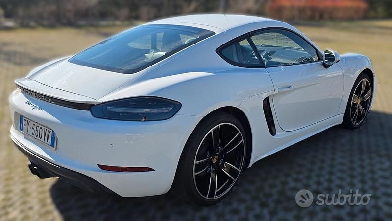 Usata Porsche 718 Cayman 300 CV (220 kW) 2018 Bianco Coupé
