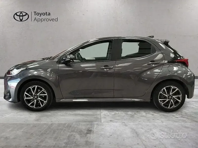 Usata Toyota Yaris Hybrid Trend 116 CV (85 kW) 2022 Grigio Berlina