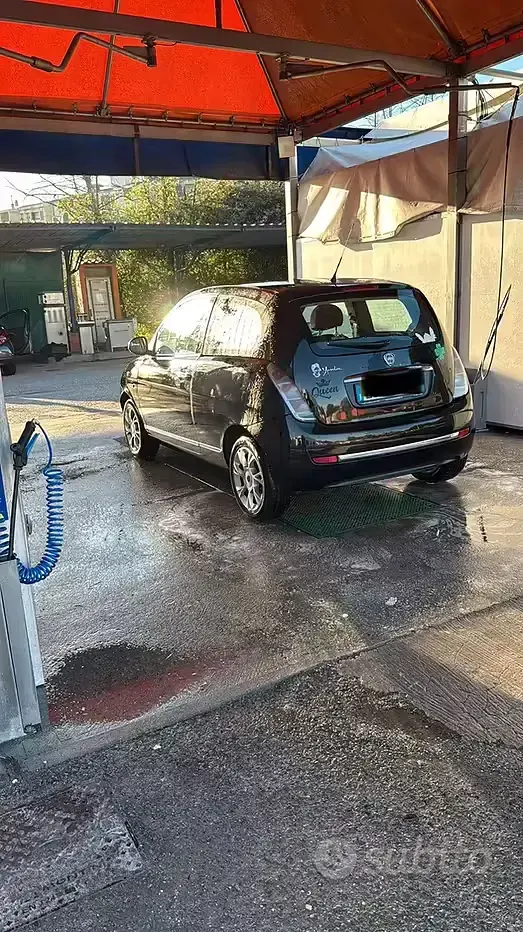 Usata Lancia Ypsilon 75 CV (55 kW) 2011 Nero Utilitaria