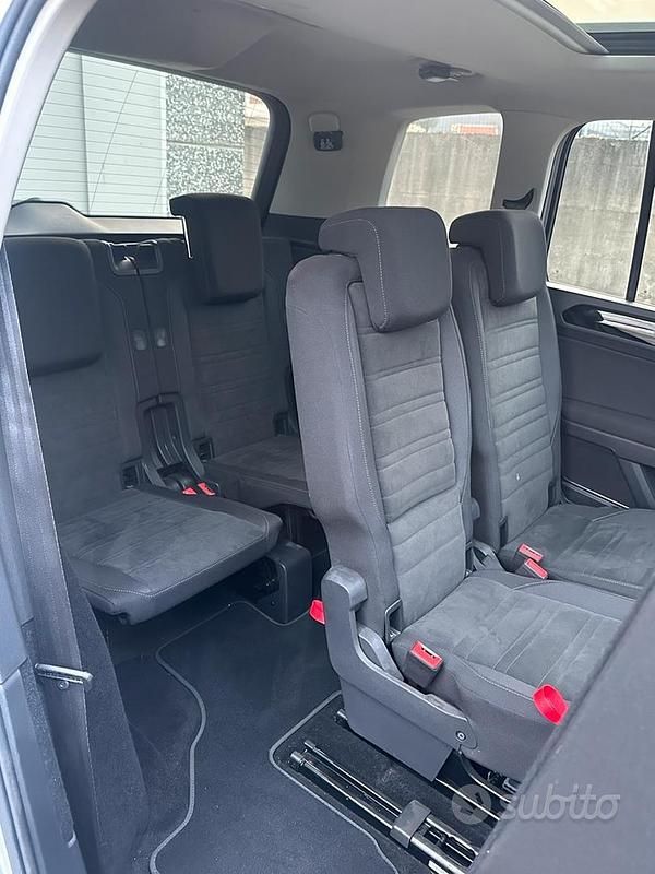 Usata VW Touran 150 CV (110 kW) 2022 Grigio Monovolume