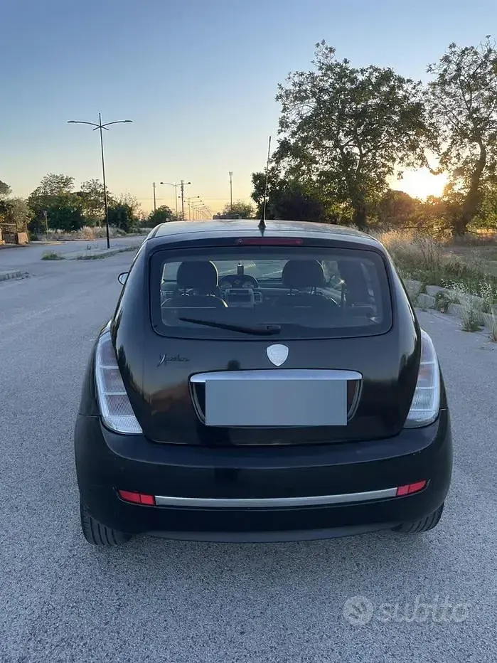 Usata Lancia Ypsilon 60 CV (44 kW) 2004 Nero Utilitaria