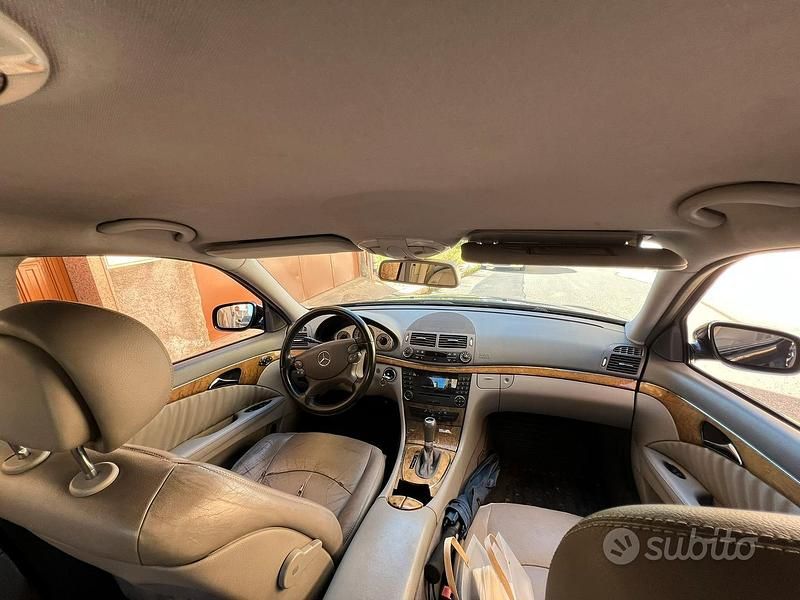 Usata Mercedes E220 170 CV (125 kW) 2006 Berlina