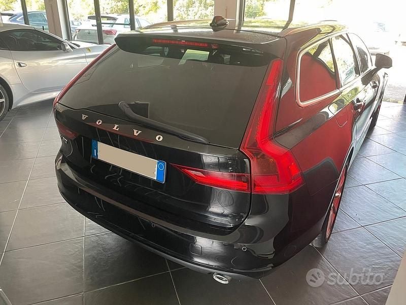 Usata Volvo V90 150 CV (110 kW) 2019 Nero Station wagon