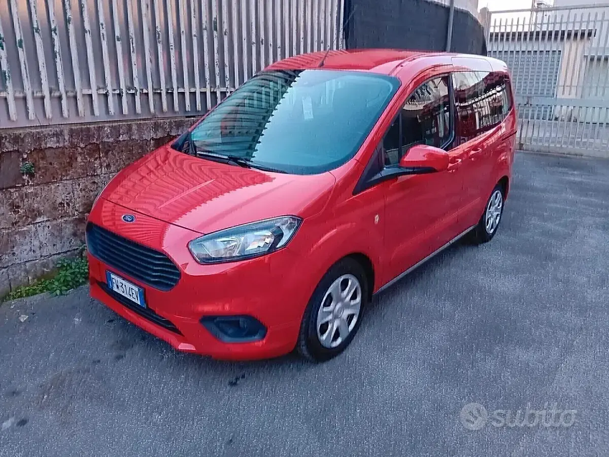 Usata Ford Tourneo Courier Sport 101 CV (74 kW) 2019 Rosso Monovolume