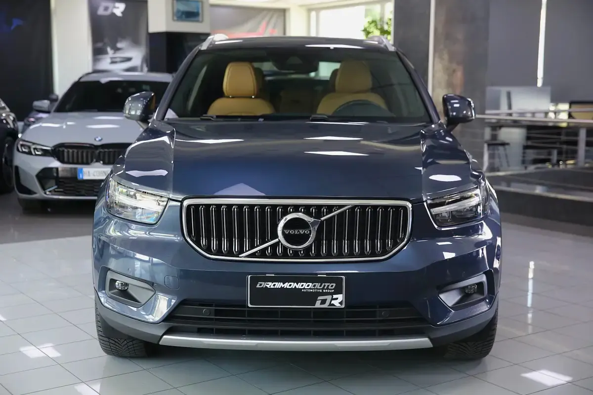 Usata Volvo XC40 Inscription 180 CV (132 kW) 2020 Thunder grey SUV