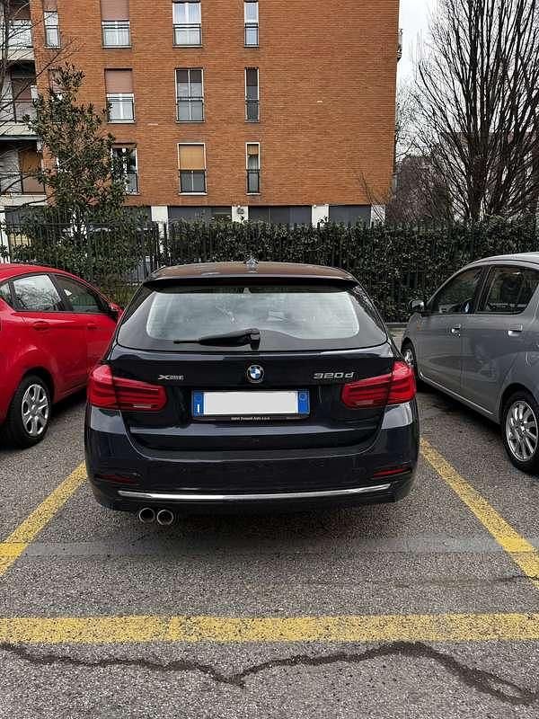 Usata BMW 320 Luxury Line 190 CV (139 kW) 2016 Blu/azzurro Station wagon