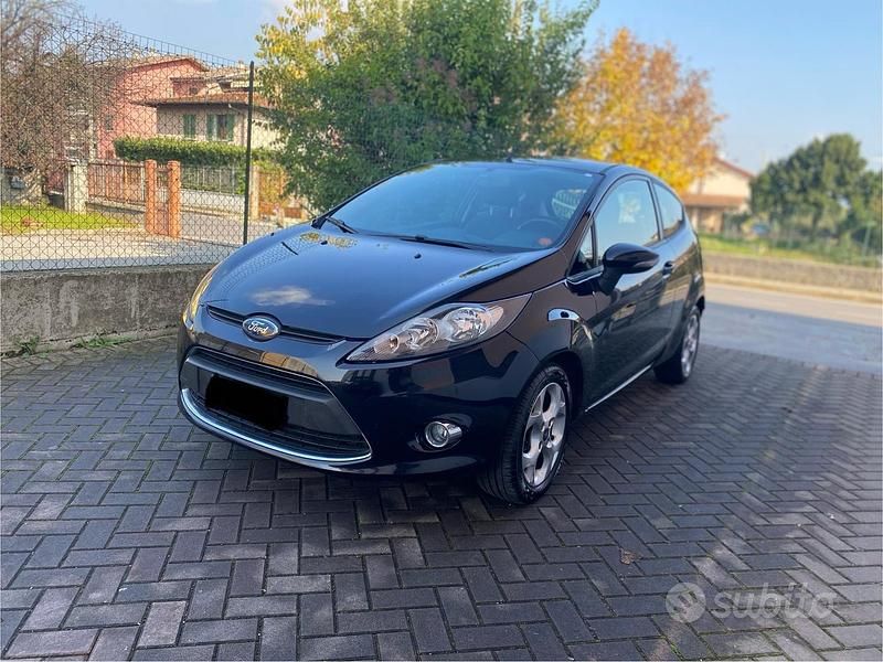 Usata Ford Fiesta Business Edition 97 CV (71 kW) 2012 Nero Berlina