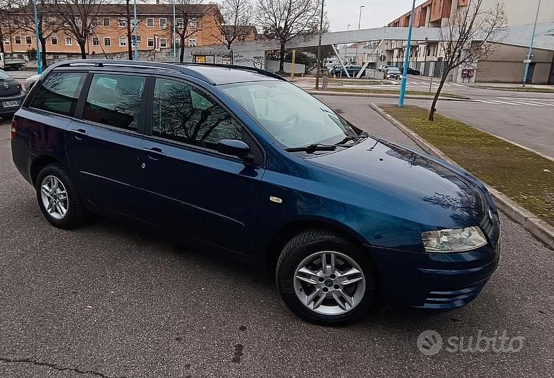 Usata Fiat Stilo 100 CV (73 kW) 2002 Blu Station wagon